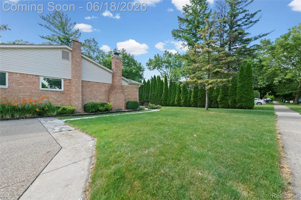 2511 Coral Drive Troy City MI 48085