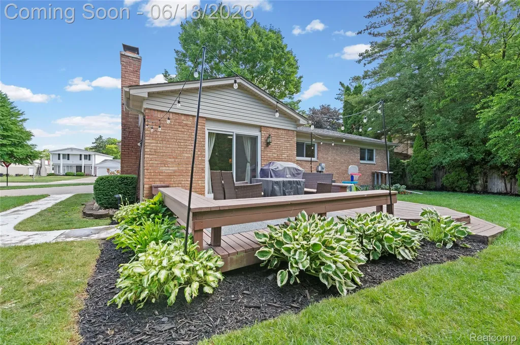 2511 Coral Drive Troy City MI 48085