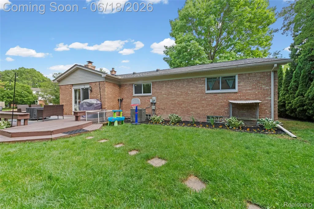 2511 Coral Drive Troy City MI 48085
