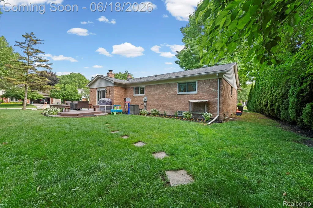2511 Coral Drive Troy City MI 48085
