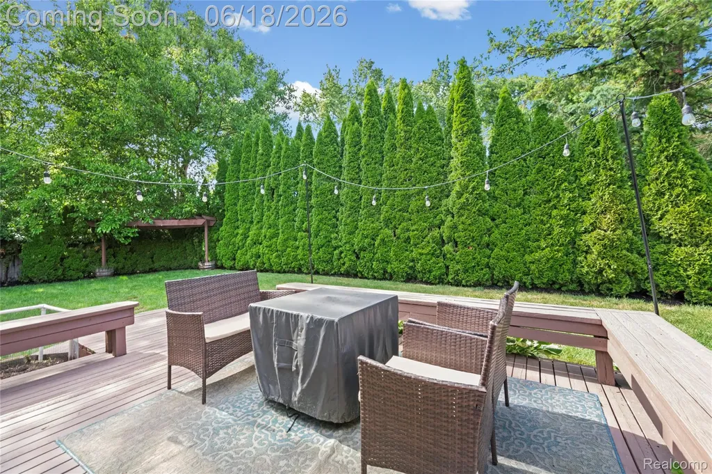 2511 Coral Drive Troy City MI 48085