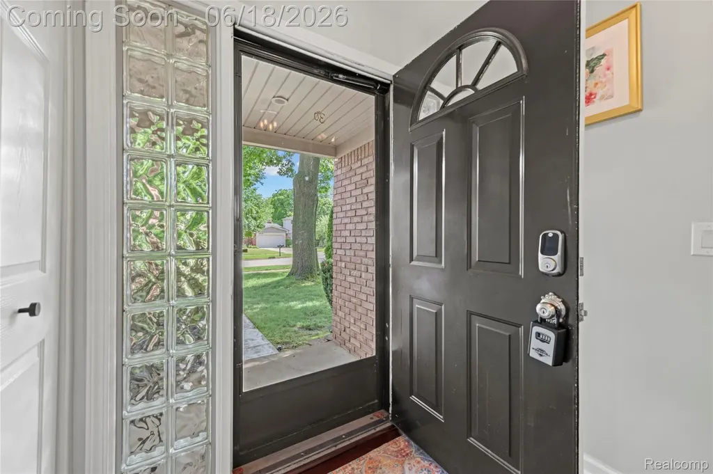 2511 Coral Drive Troy City MI 48085