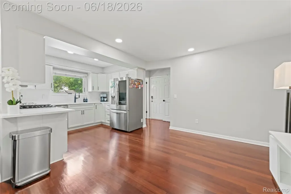 2511 Coral Drive Troy City MI 48085