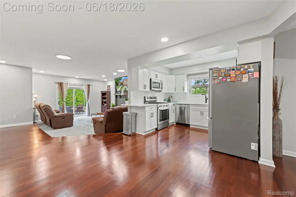 2511 Coral Drive Troy City MI 48085