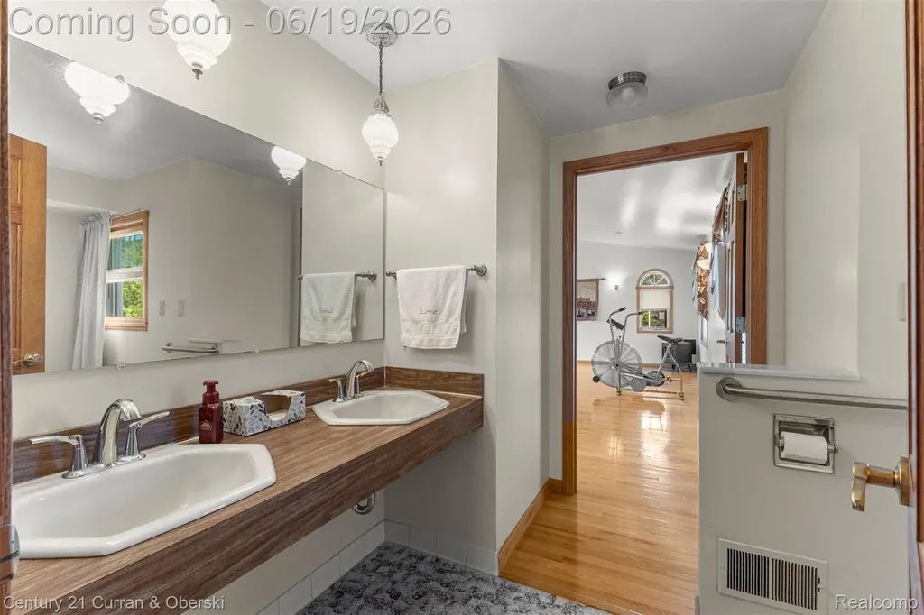 23312 E Fairway Drive Woodhaven City MI 48183
