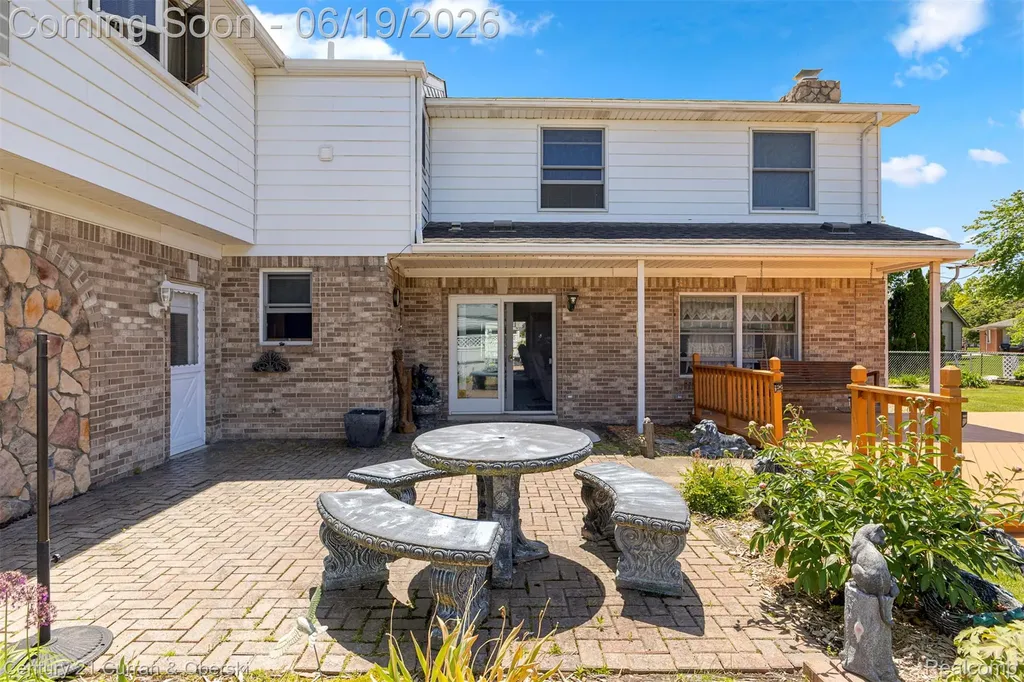 23312 E Fairway Drive Woodhaven City MI 48183
