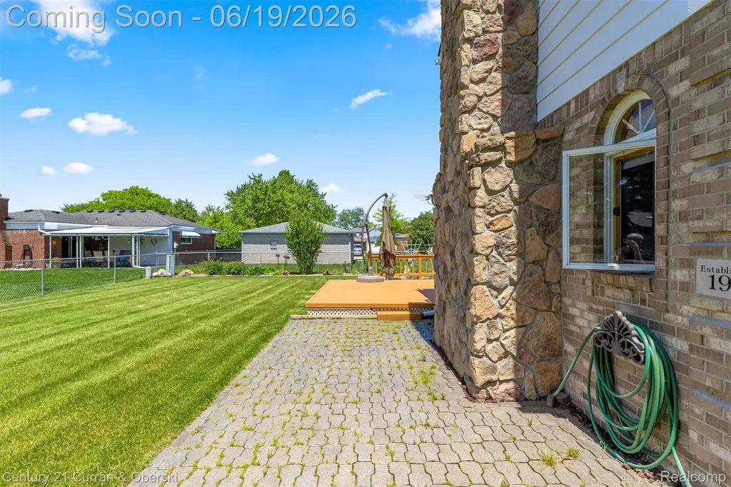 23312 E Fairway Drive Woodhaven City MI 48183