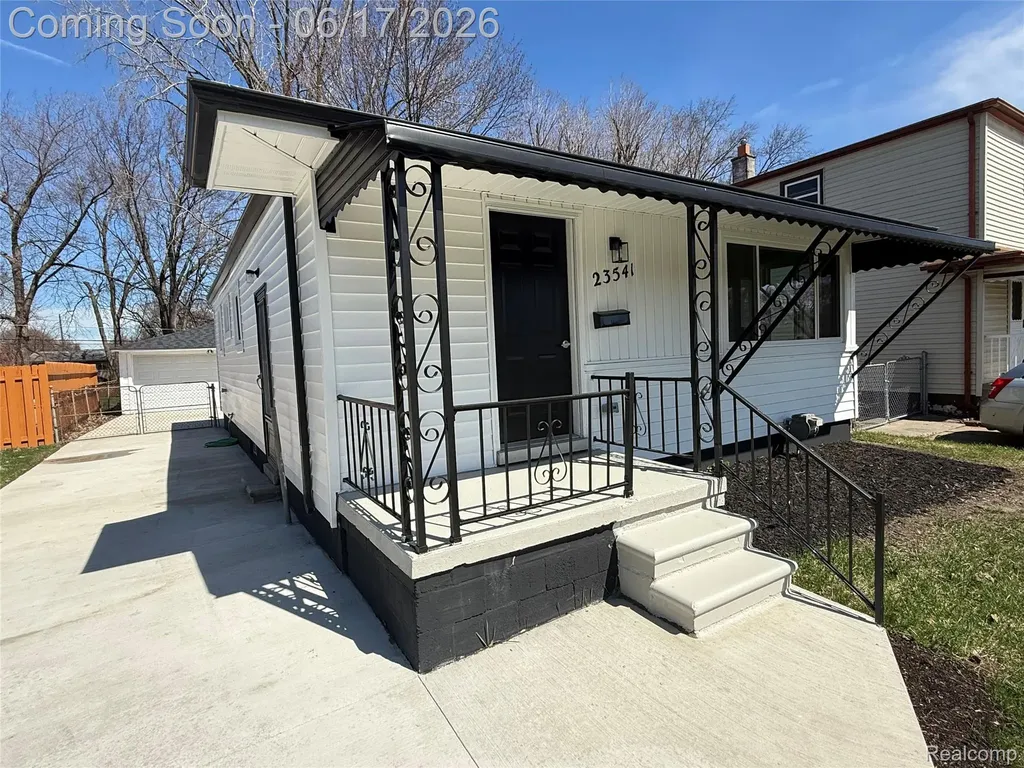 23541 Elmira Street St. Clair Shores City MI 48082