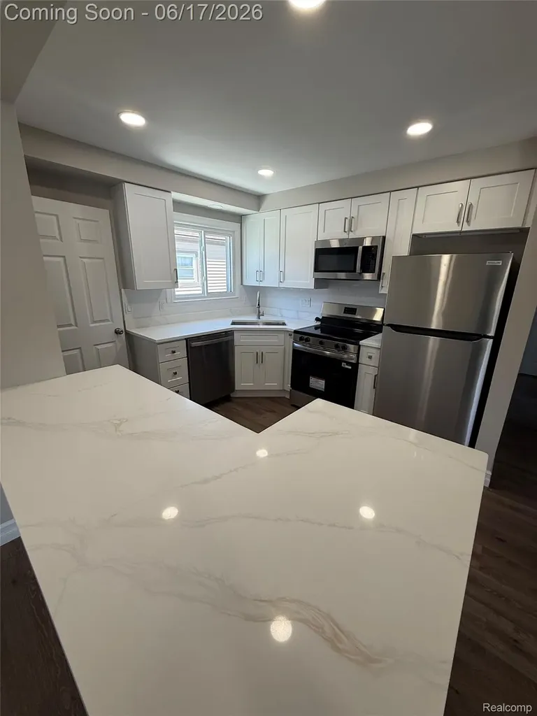 23541 Elmira Street St. Clair Shores City MI 48082
