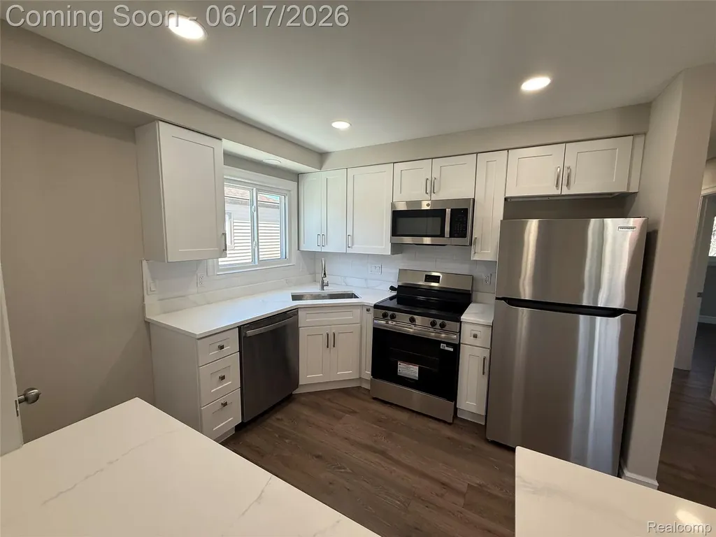23541 Elmira Street St. Clair Shores City MI 48082