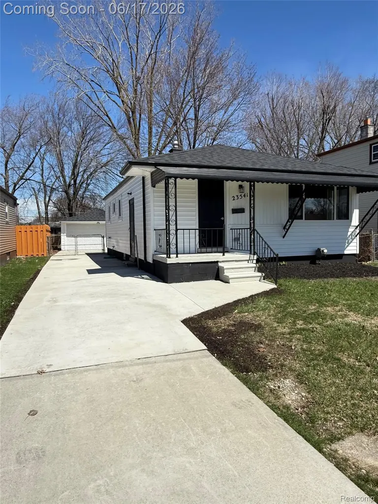 23541 Elmira Street St. Clair Shores City MI 48082