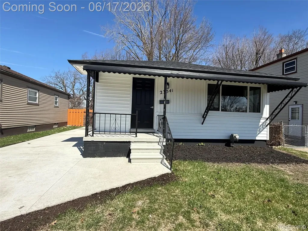 23541 Elmira Street St. Clair Shores City MI 48082