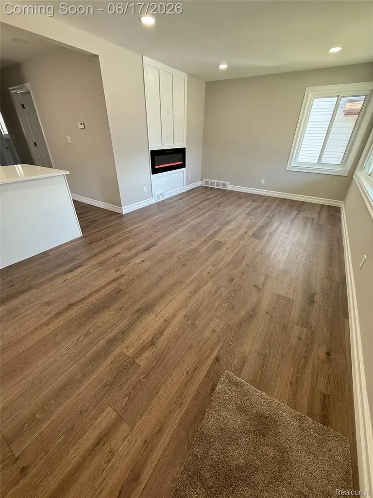 23541 Elmira Street St. Clair Shores City MI 48082