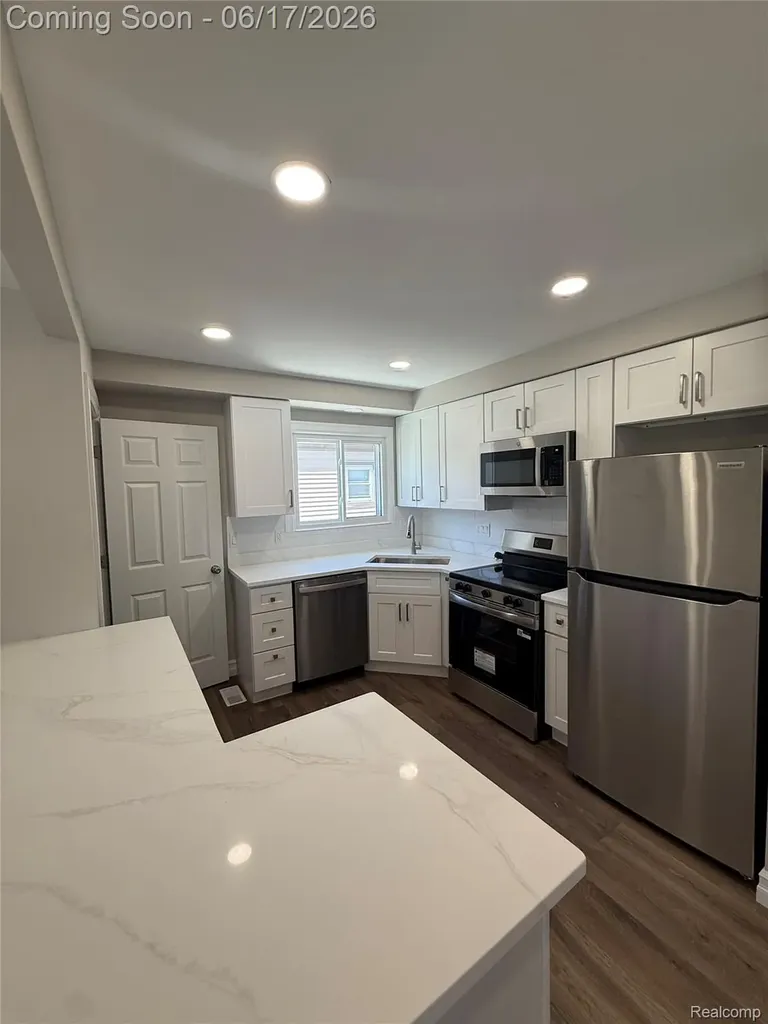 23541 Elmira Street St. Clair Shores City MI 48082