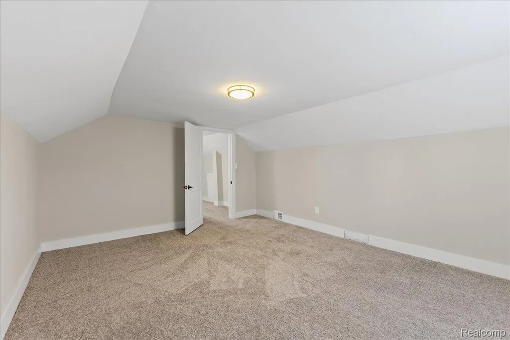 8057 Paige Avenue Warren City MI 48089