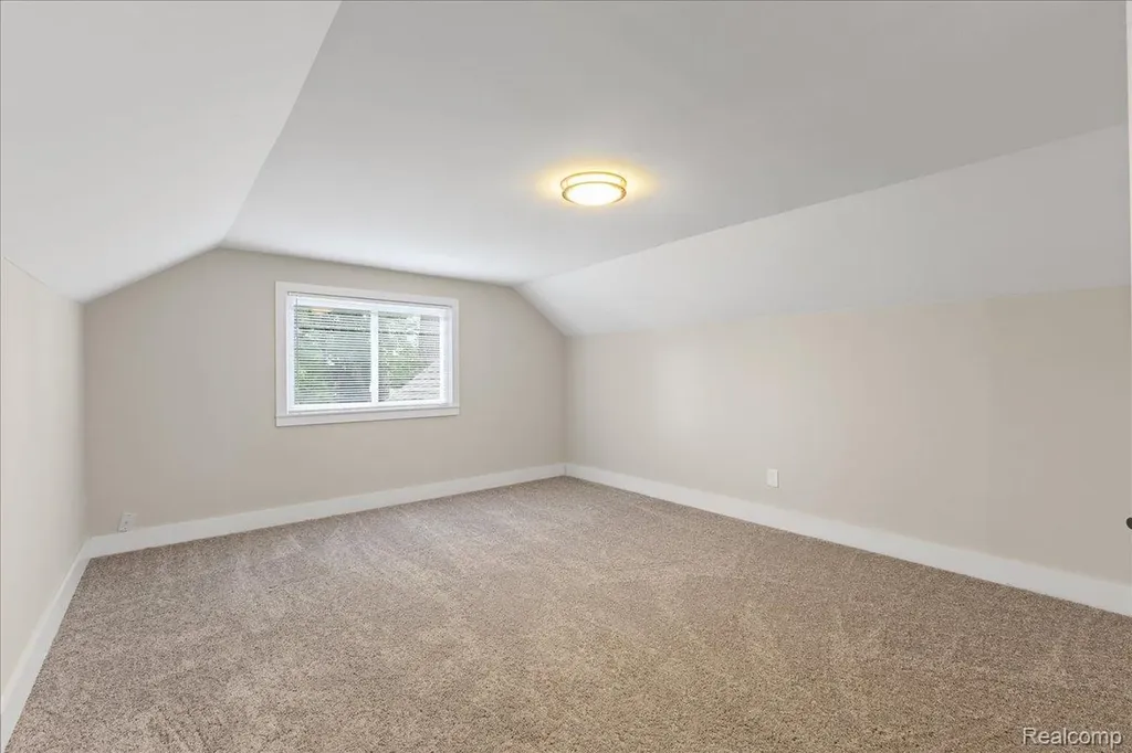 8057 Paige Avenue Warren City MI 48089