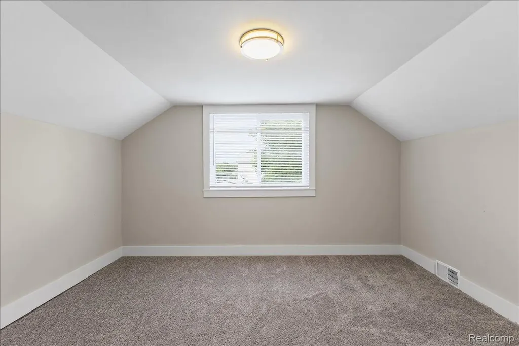 8057 Paige Avenue Warren City MI 48089
