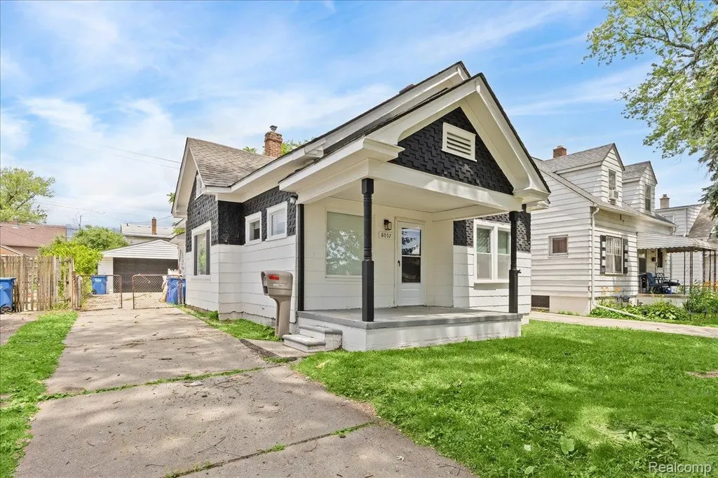 8057 Paige Avenue Warren City MI 48089