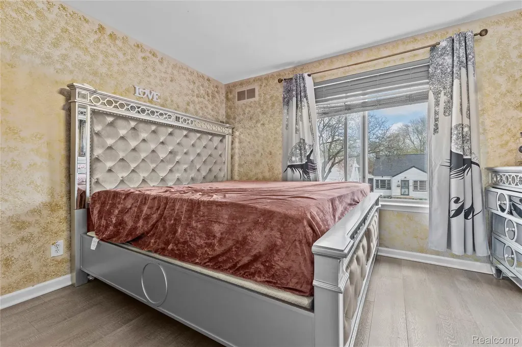 6795 Heyden Street Dearborn Heights City MI 48127