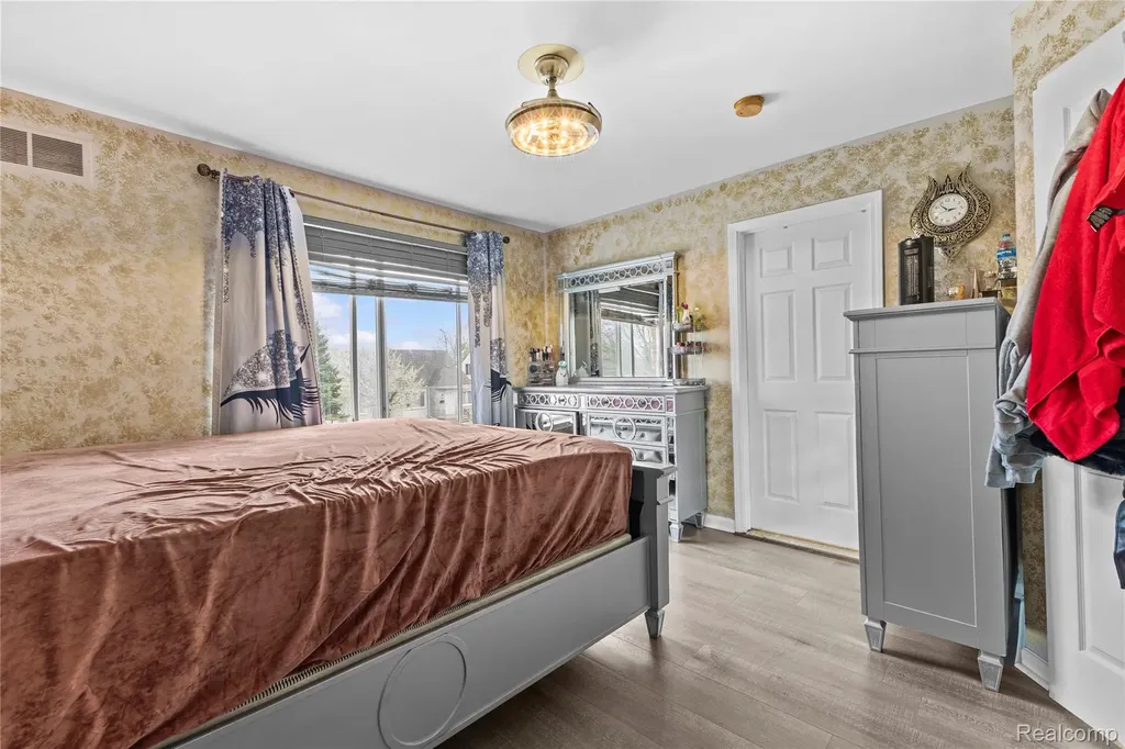 6795 Heyden Street Dearborn Heights City MI 48127