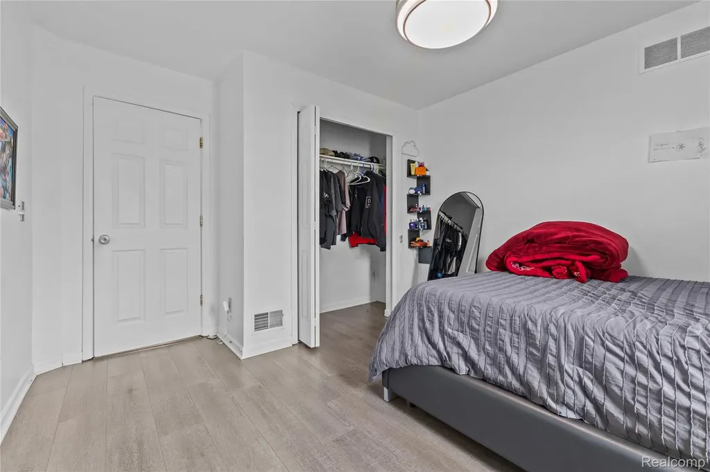 6795 Heyden Street Dearborn Heights City MI 48127