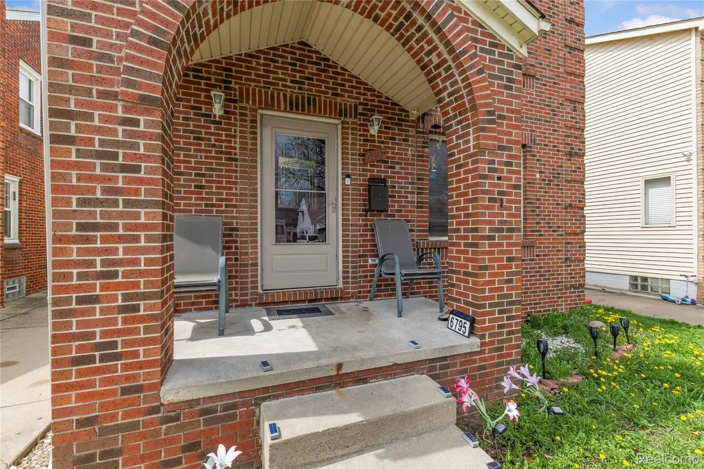 6795 Heyden Street Dearborn Heights City MI 48127