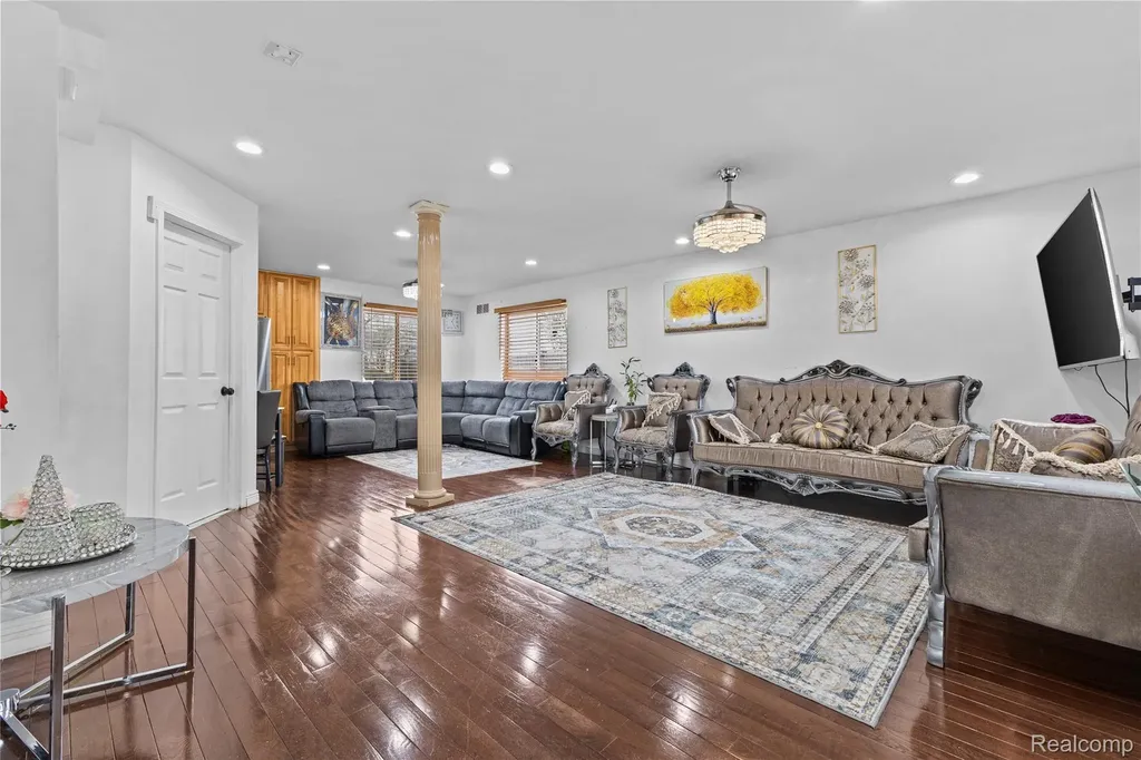 6795 Heyden Street Dearborn Heights City MI 48127