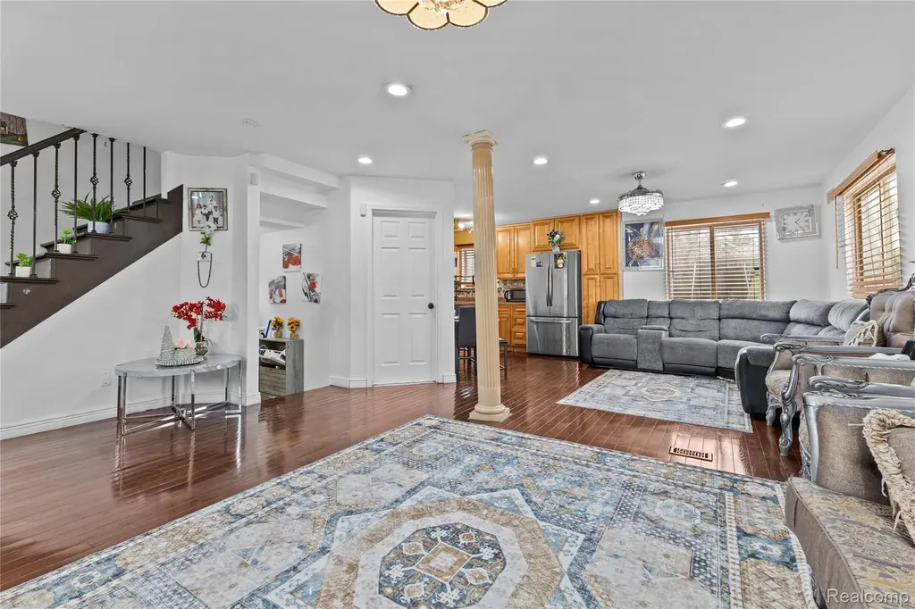 6795 Heyden Street Dearborn Heights City MI 48127