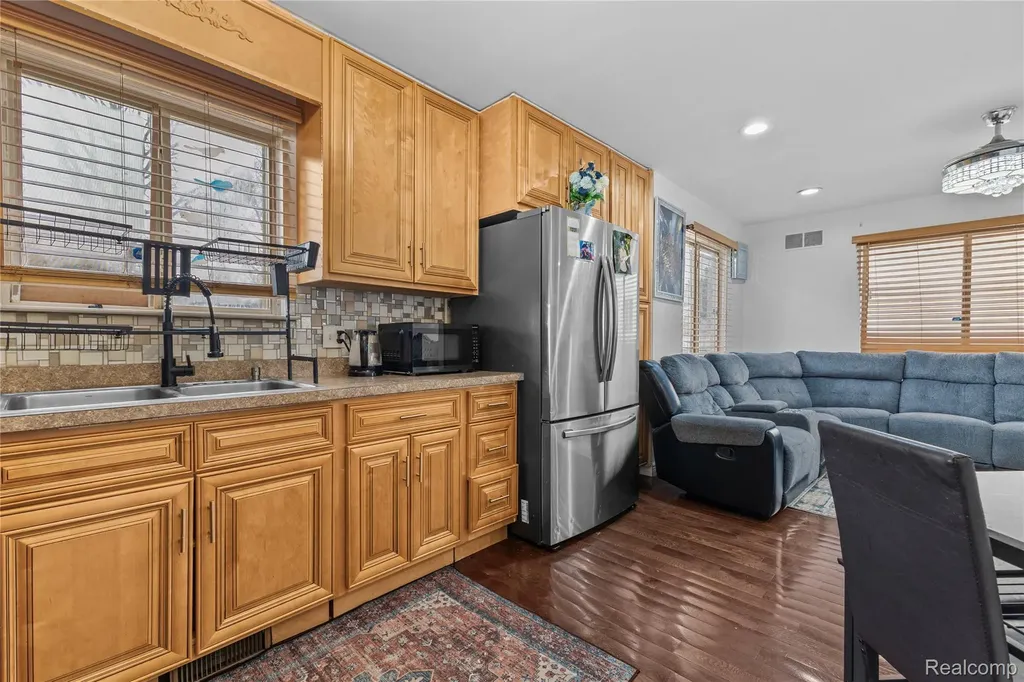 6795 Heyden Street Dearborn Heights City MI 48127