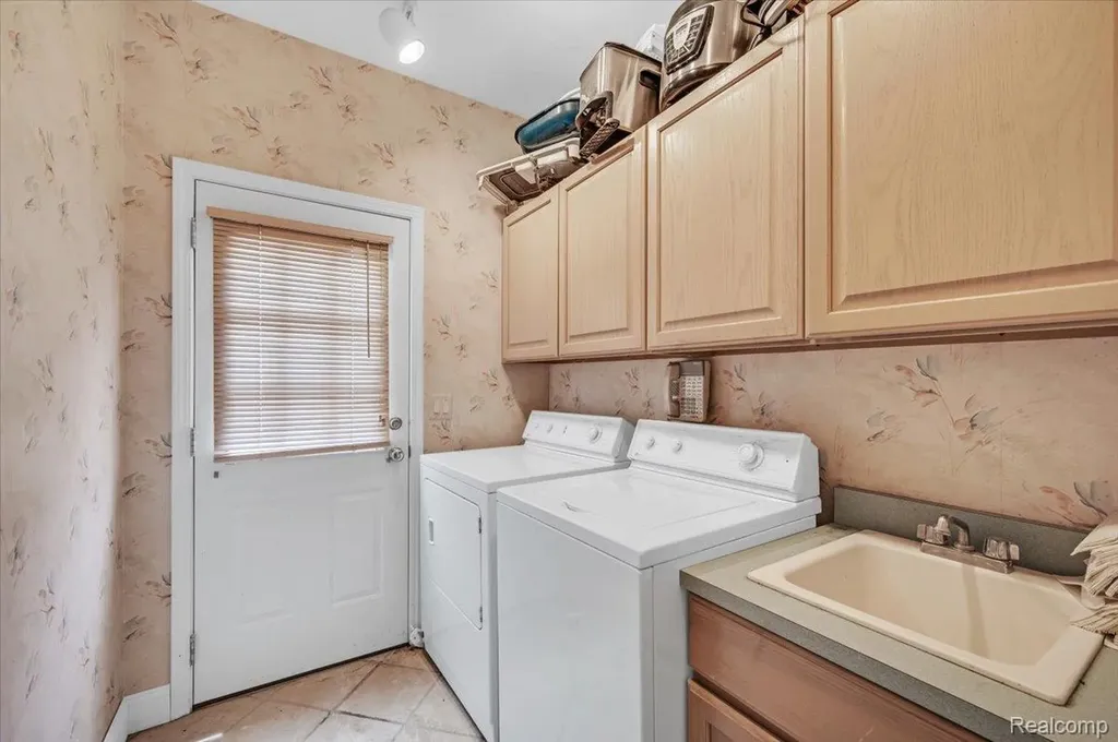 7882 Glacier Club Drive Washington Township MI 48094