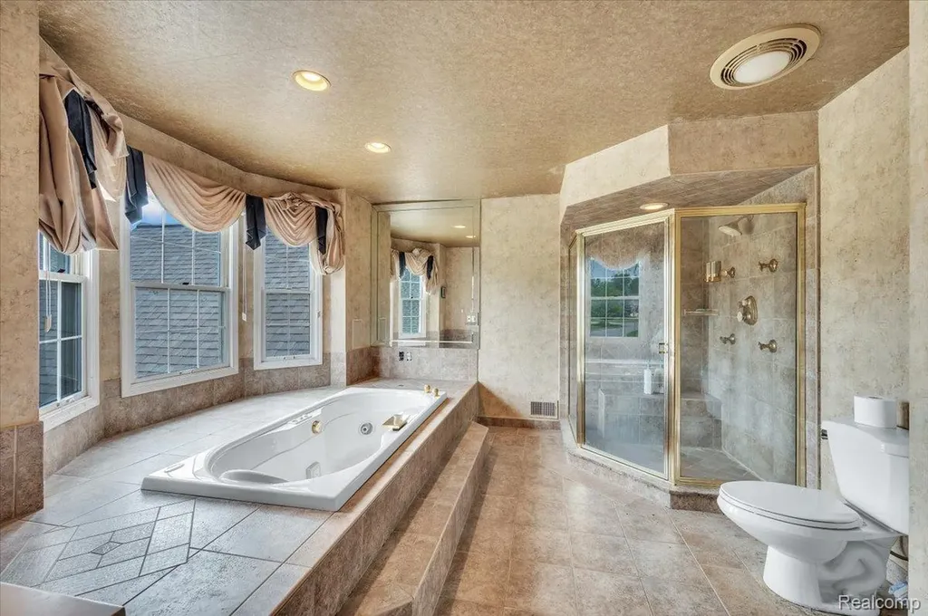7882 Glacier Club Drive Washington Township MI 48094