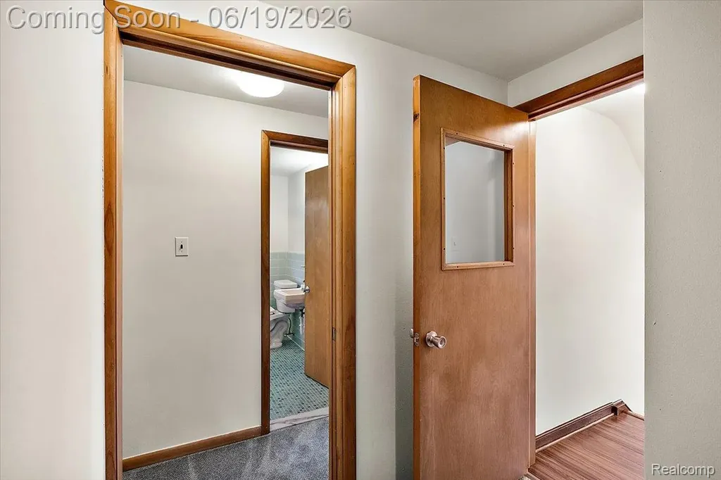 1631 E Elza Avenue Hazel Park City MI 48030