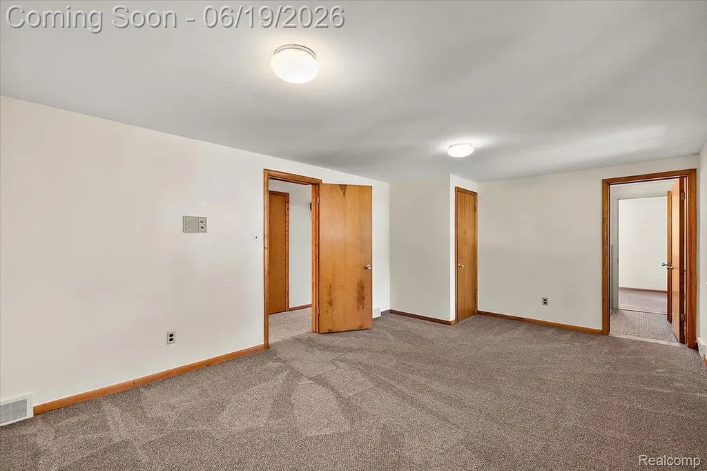 1631 E Elza Avenue Hazel Park City MI 48030