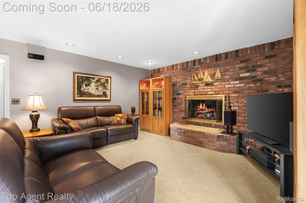 19700 Wilshire Boulevard Beverly Hills Village MI 48025