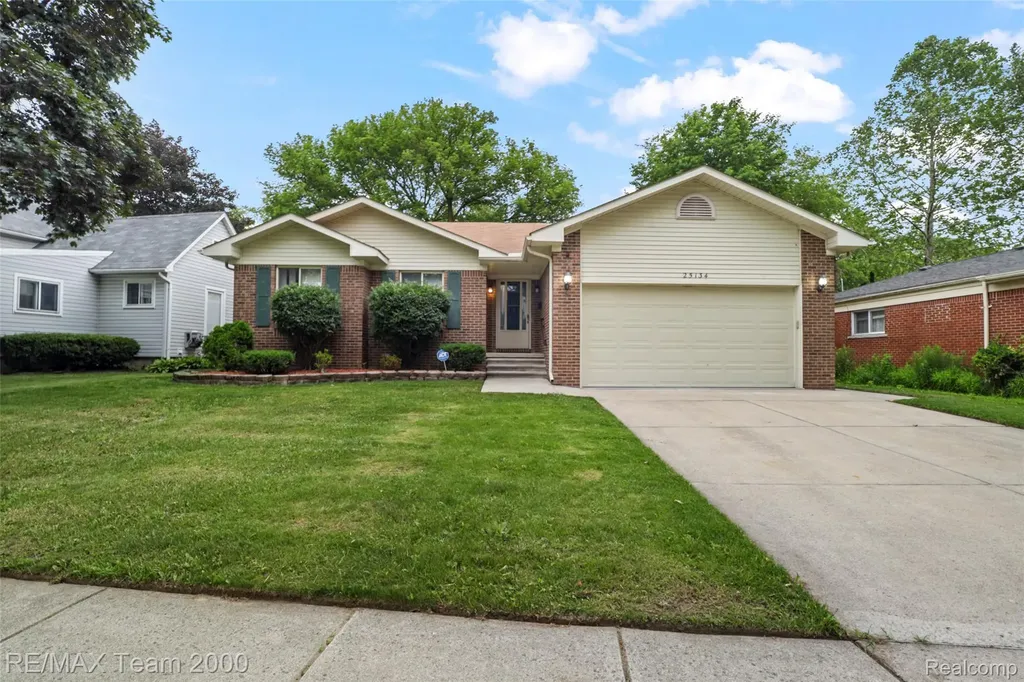 25134 Ann Arbor Trail Dearborn Heights City MI 48127