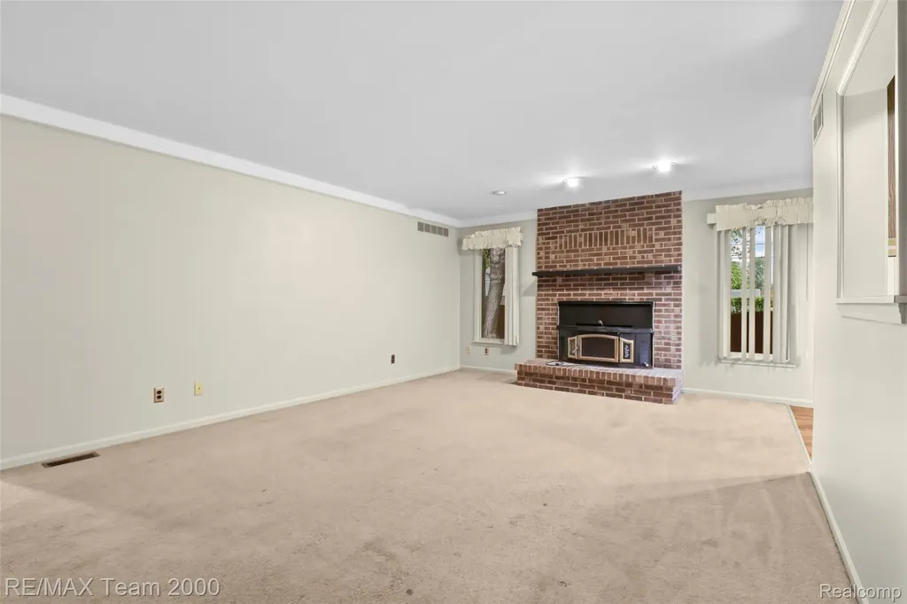 25134 Ann Arbor Trail Dearborn Heights City MI 48127