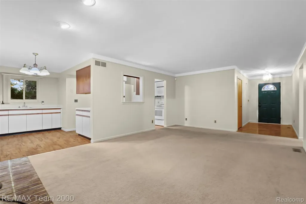 25134 Ann Arbor Trail Dearborn Heights City MI 48127