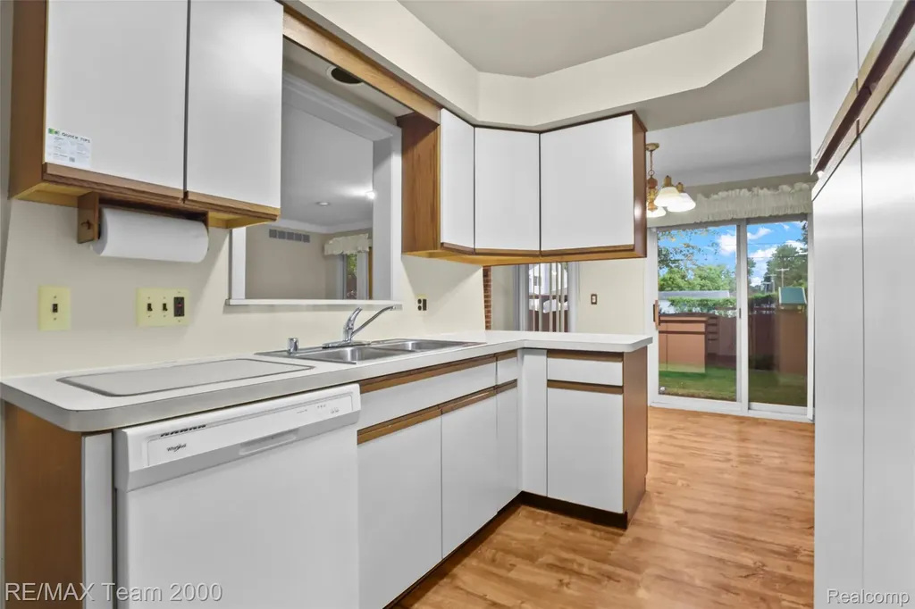 25134 Ann Arbor Trail Dearborn Heights City MI 48127