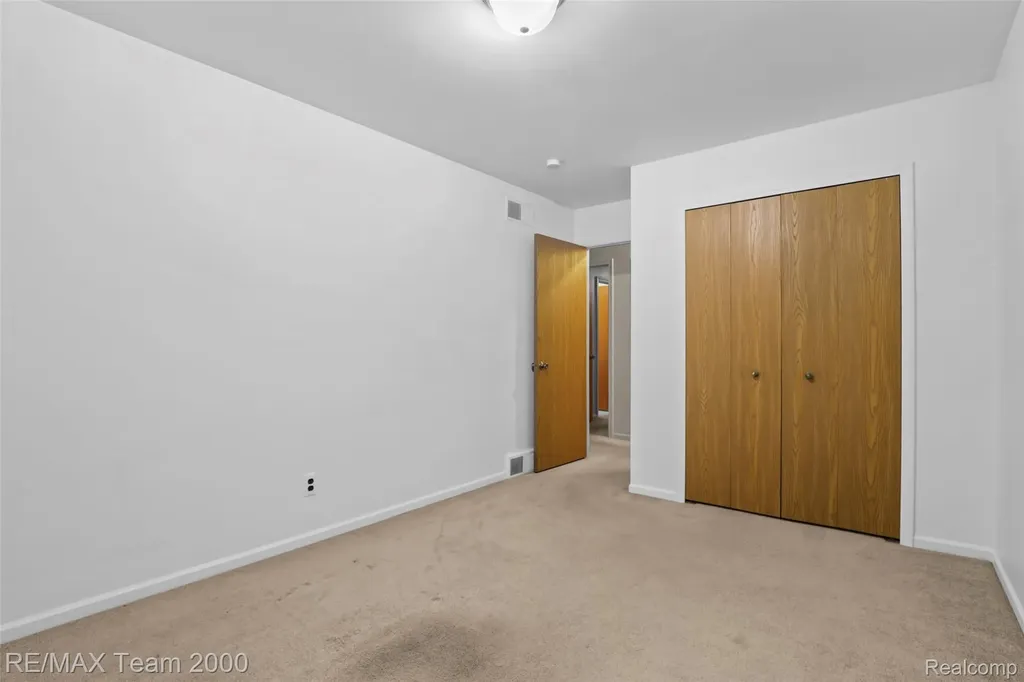 25134 Ann Arbor Trail Dearborn Heights City MI 48127