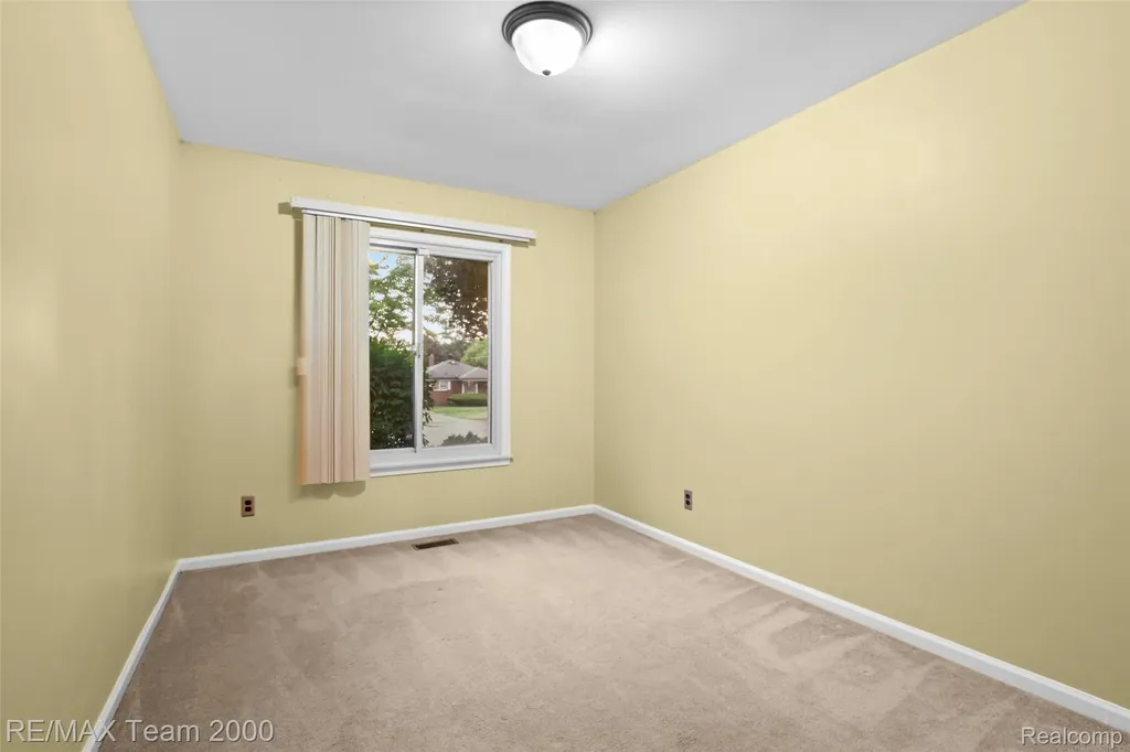 25134 Ann Arbor Trail Dearborn Heights City MI 48127