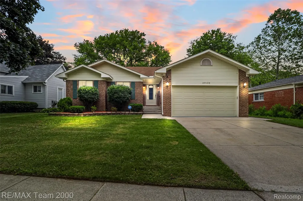 25134 Ann Arbor Trail Dearborn Heights City MI 48127