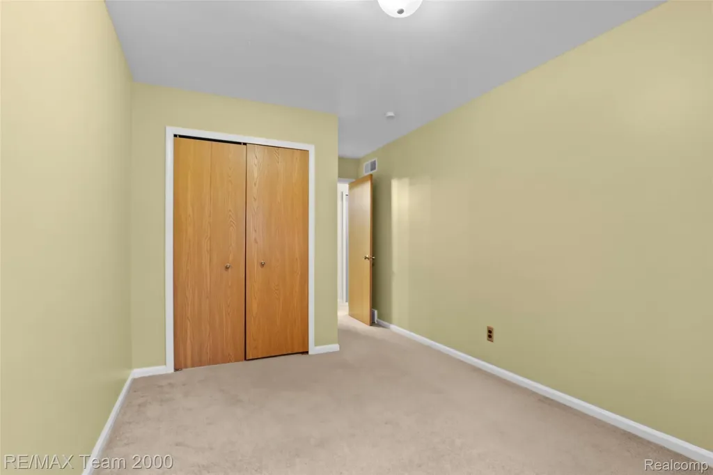 25134 Ann Arbor Trail Dearborn Heights City MI 48127