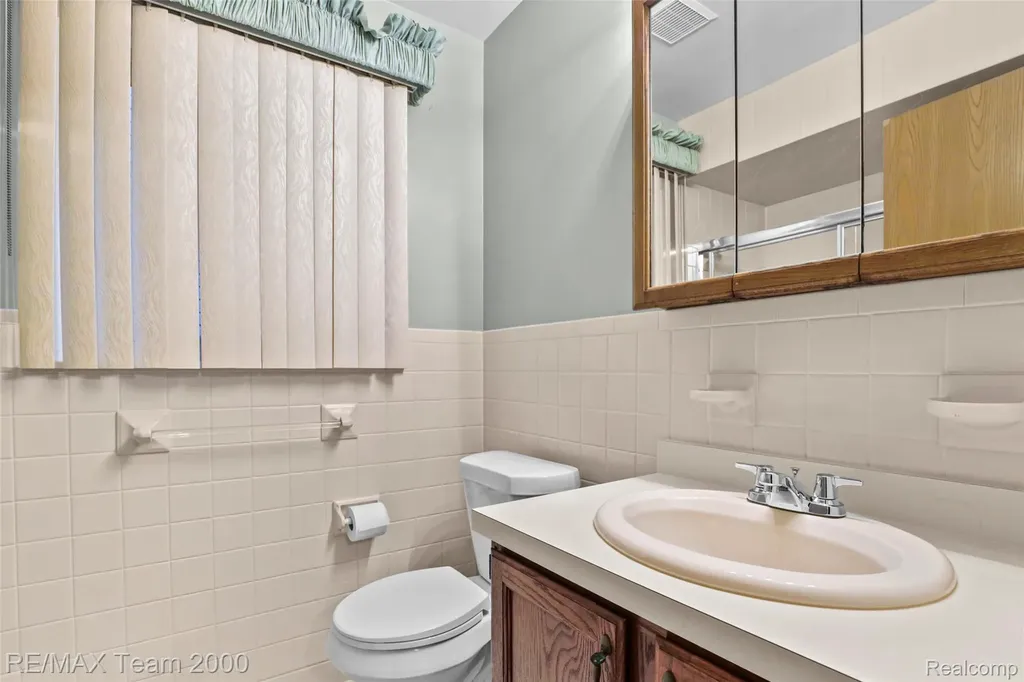 25134 Ann Arbor Trail Dearborn Heights City MI 48127