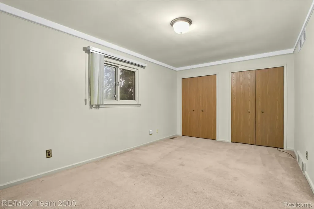 25134 Ann Arbor Trail Dearborn Heights City MI 48127