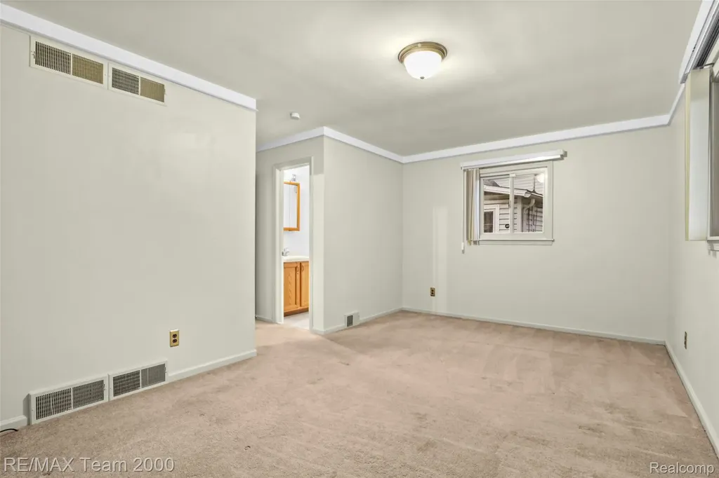 25134 Ann Arbor Trail Dearborn Heights City MI 48127