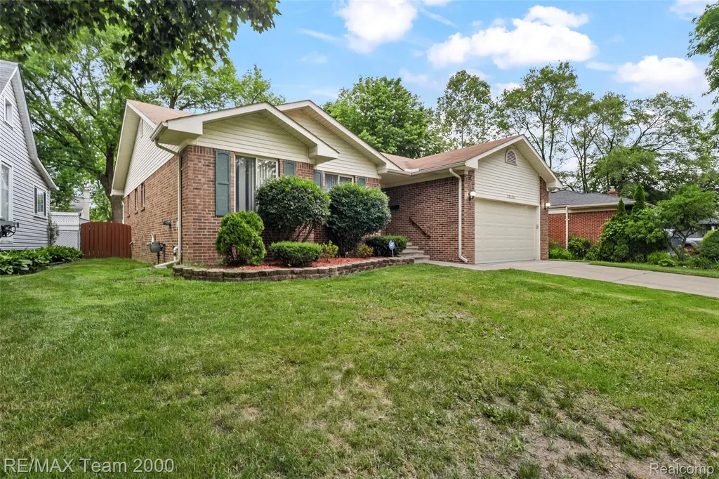 25134 Ann Arbor Trail Dearborn Heights City MI 48127