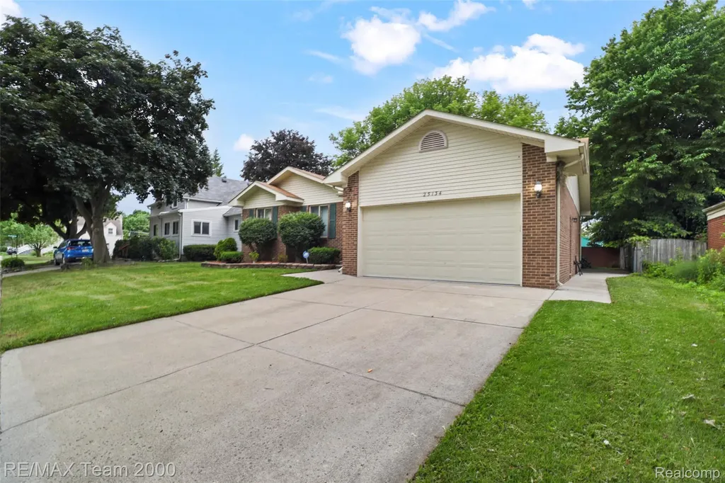25134 Ann Arbor Trail Dearborn Heights City MI 48127