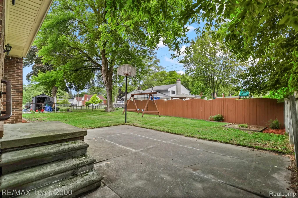 25134 Ann Arbor Trail Dearborn Heights City MI 48127