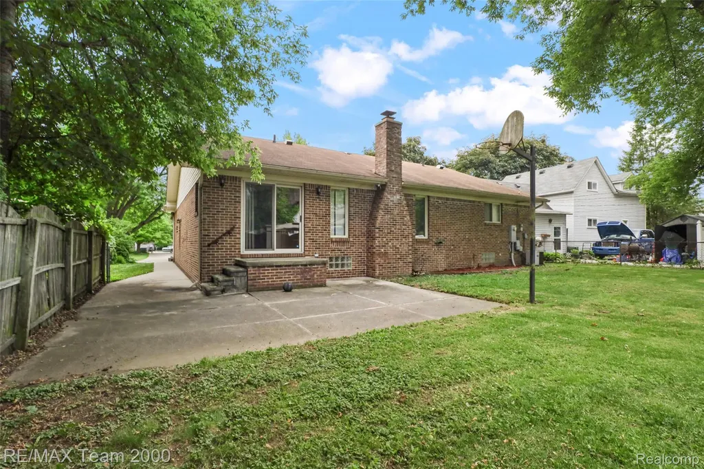 25134 Ann Arbor Trail Dearborn Heights City MI 48127