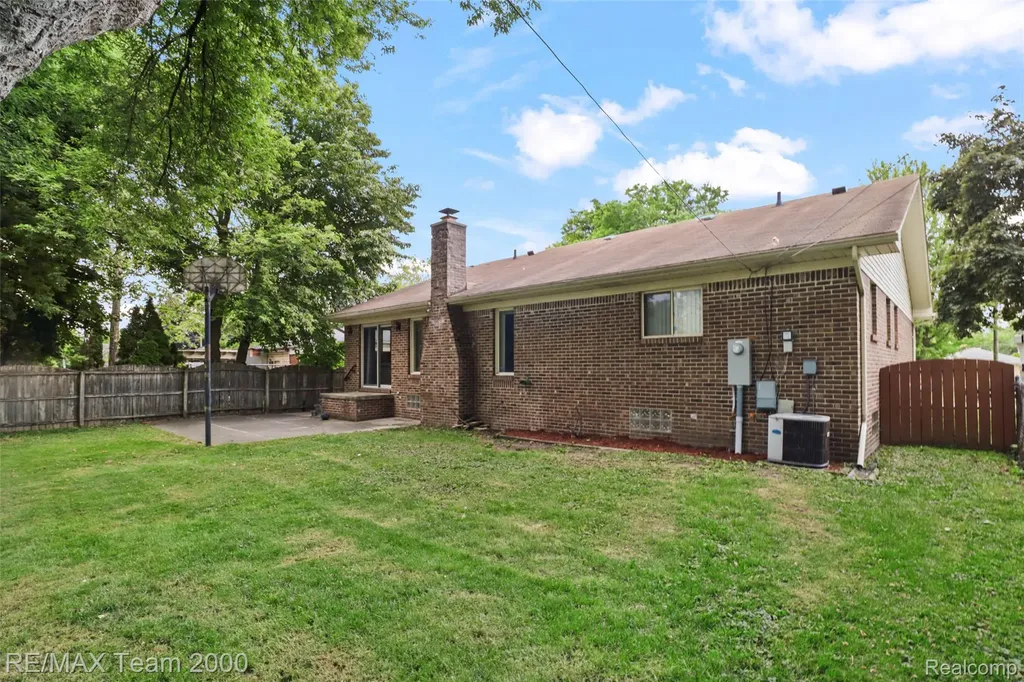 25134 Ann Arbor Trail Dearborn Heights City MI 48127